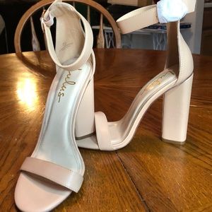 NWOT Lulus Tan Heel size 7.5